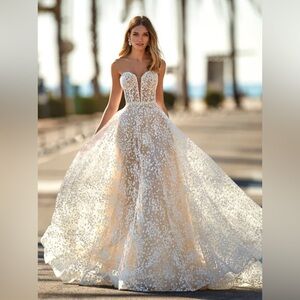 NWT Mindy by Pronovias